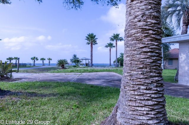 2588 Cliff Drive, Dickinson, TX 77539