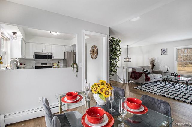 13428 Sequoia Lane, South Lyon, MI 48178