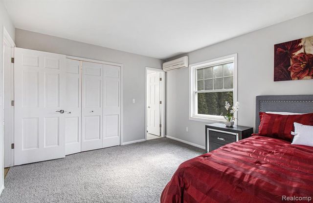 13428 Sequoia Lane, South Lyon, MI 48178