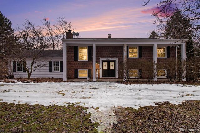 13428 Sequoia Lane, South Lyon, MI 48178