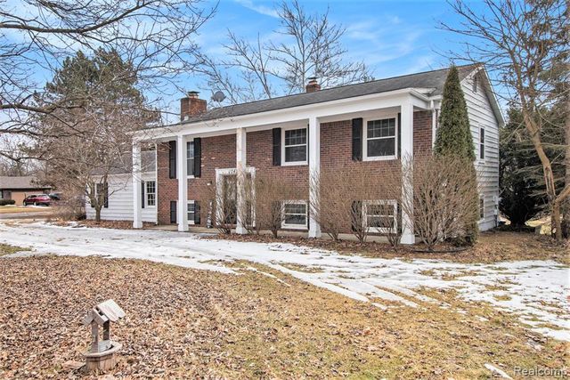 13428 Sequoia Lane, South Lyon, MI 48178