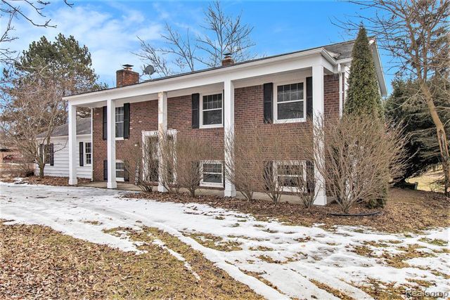 13428 Sequoia Lane, South Lyon, MI 48178