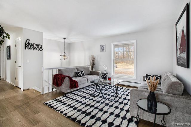 13428 Sequoia Lane, South Lyon, MI 48178