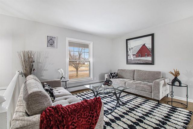 13428 Sequoia Lane, South Lyon, MI 48178