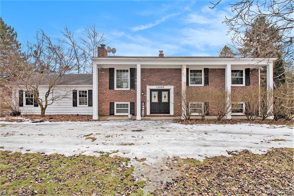 13428 Sequoia Lane, South Lyon, MI 48178