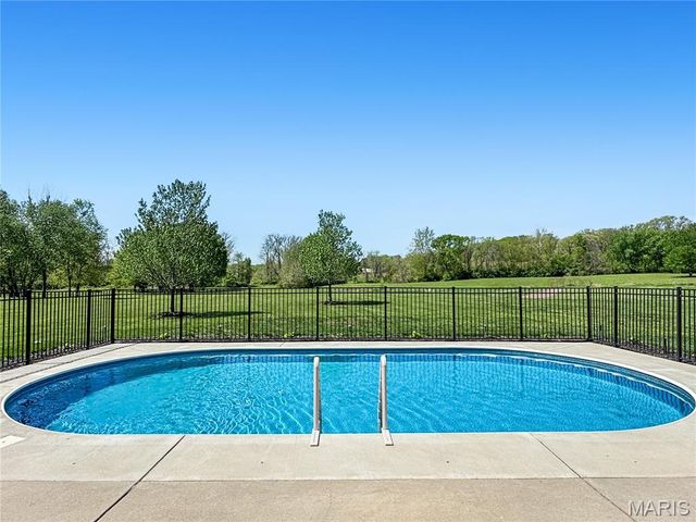 18 Forest Hills Drive, Washington, MO 63090