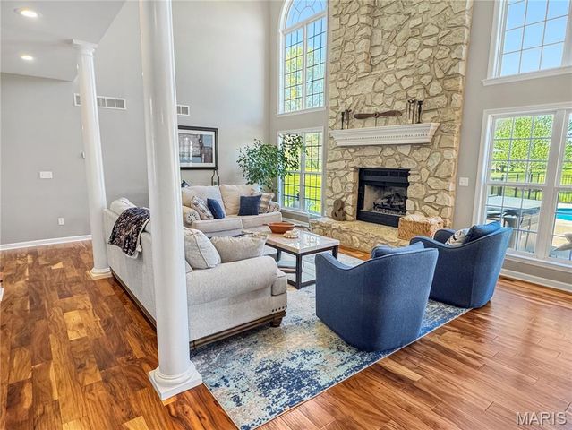 18 Forest Hills Drive, Washington, MO 63090