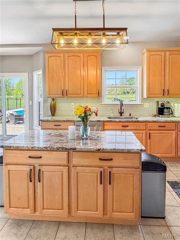 18 Forest Hills Drive, Washington, MO 63090