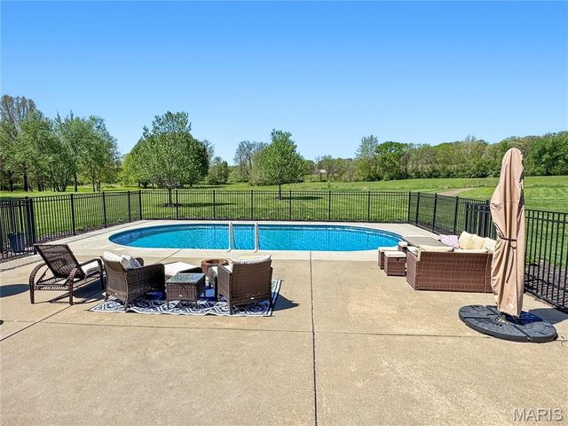 18 Forest Hills Drive, Washington, MO 63090