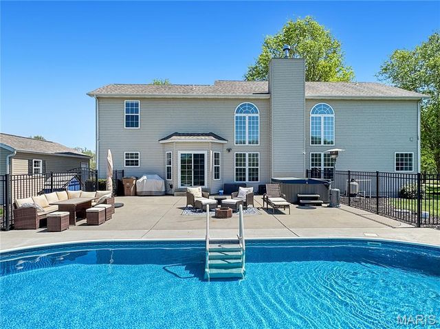 18 Forest Hills Drive, Washington, MO 63090