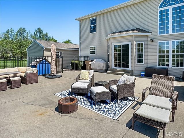 18 Forest Hills Drive, Washington, MO 63090