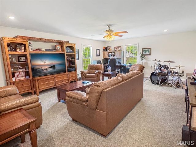 18 Forest Hills Drive, Washington, MO 63090