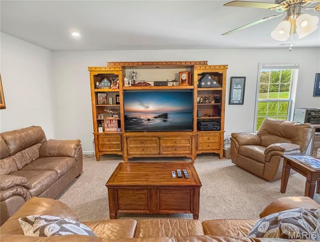 18 Forest Hills Drive, Washington, MO 63090