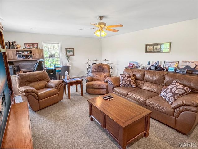 18 Forest Hills Drive, Washington, MO 63090