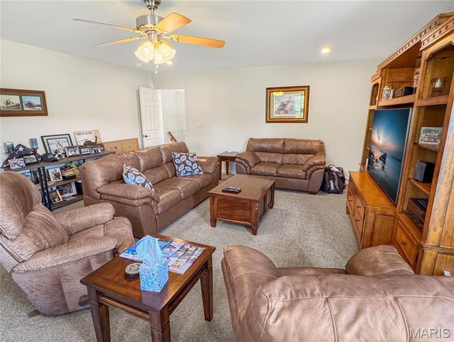18 Forest Hills Drive, Washington, MO 63090
