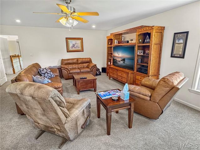 18 Forest Hills Drive, Washington, MO 63090