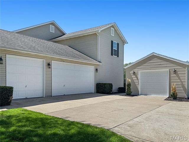 18 Forest Hills Drive, Washington, MO 63090