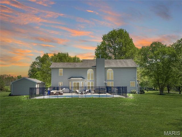 18 Forest Hills Drive, Washington, MO 63090