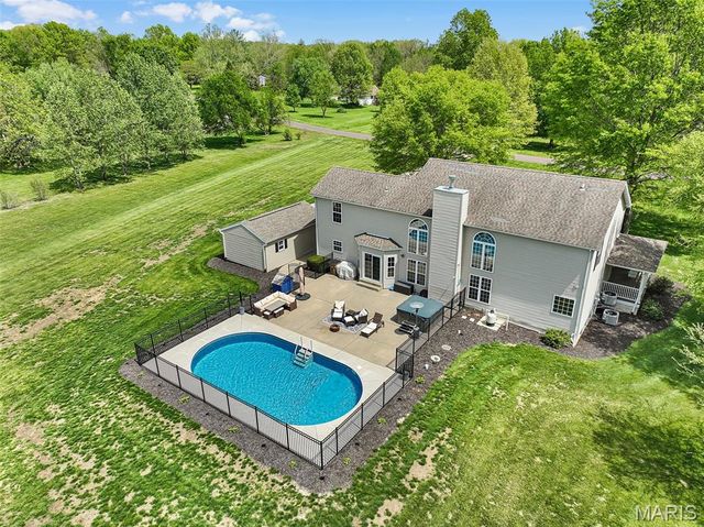 18 Forest Hills Drive, Washington, MO 63090