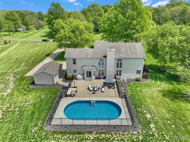 18 Forest Hills Drive, Washington, MO 63090