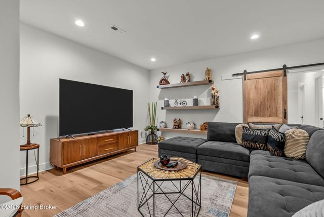 6005 Passionflower Dr, Prospect, KY 40059