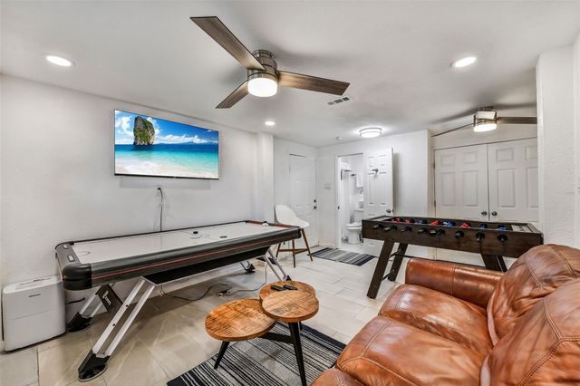 4202 Mason Drive, Galveston, TX 77554