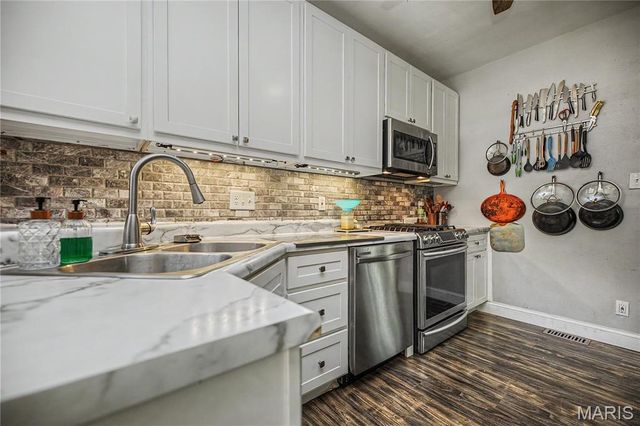 12420 Bellefontaine Road, St Louis, MO 63138