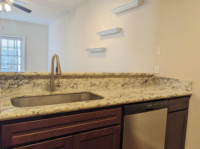 2121 El Paseo Street 2203, Houston, TX 77054