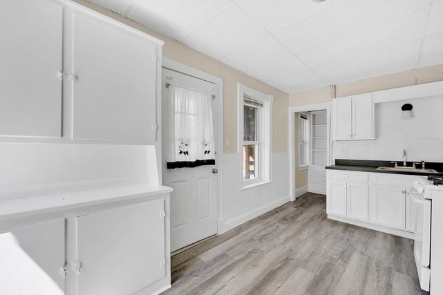 242 Fort Pleasant Ave, Springfield, MA 01108