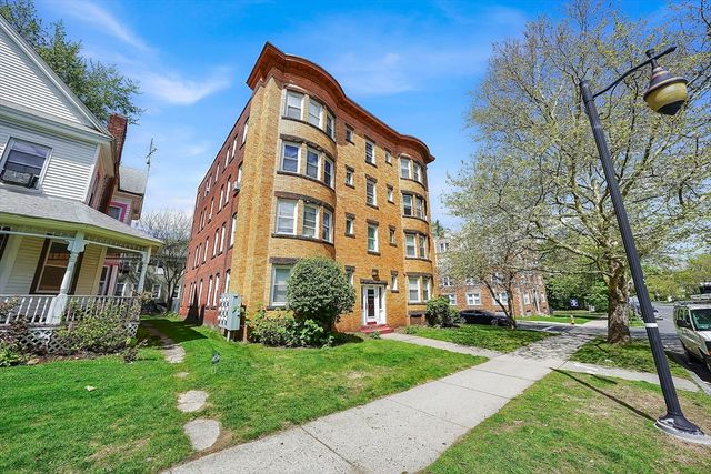 242 Fort Pleasant Ave, Springfield, MA 01108