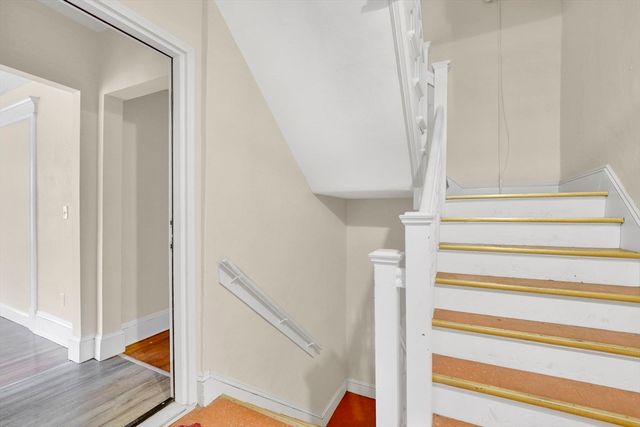 242 Fort Pleasant Ave, Springfield, MA 01108