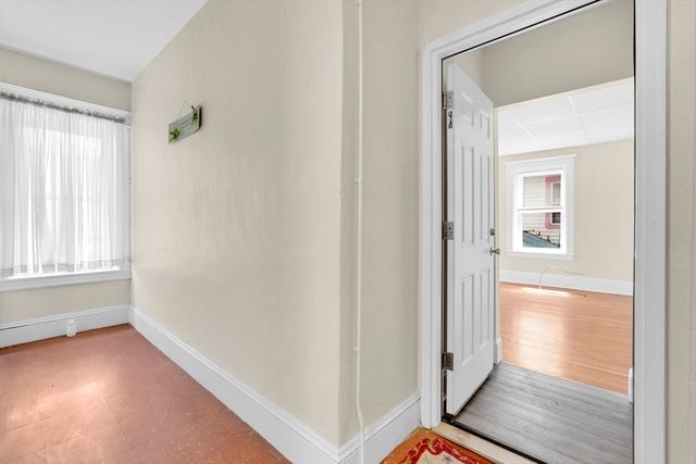 242 Fort Pleasant Ave, Springfield, MA 01108