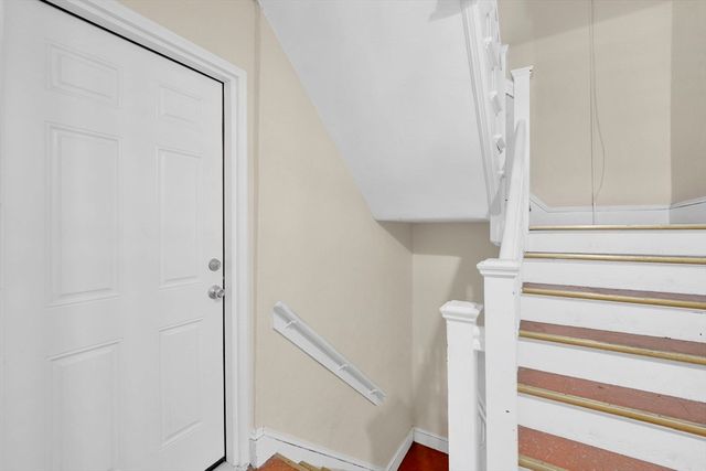 242 Fort Pleasant Ave, Springfield, MA 01108