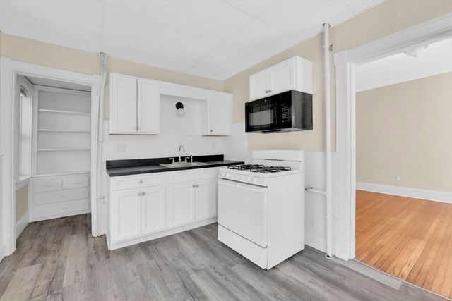242 Fort Pleasant Ave, Springfield, MA 01108