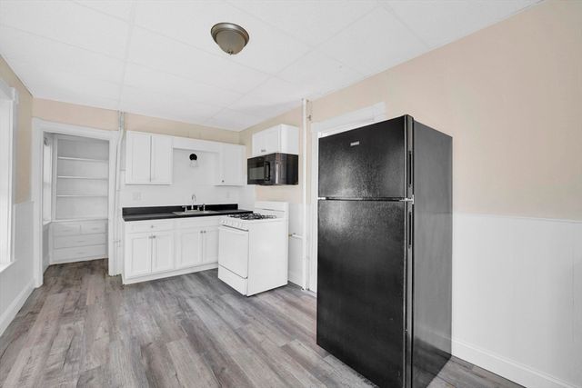 242 Fort Pleasant Ave, Springfield, MA 01108
