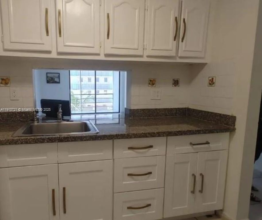 2935 NE 163rd St 4Q, North Miami Beach, FL 33160