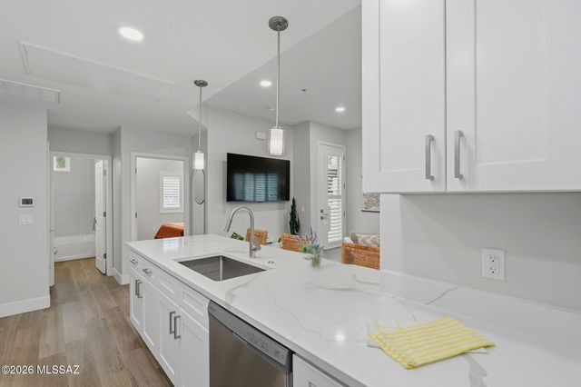 2022 E River Rd Unit 203, Tucson, AZ 85718