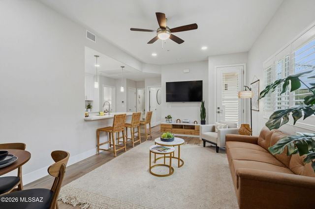 2022 E River Rd Unit 203, Tucson, AZ 85718