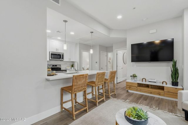 2022 E River Rd Unit 203, Tucson, AZ 85718