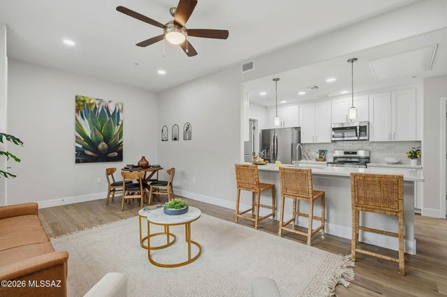 2022 E River Rd Unit 203, Tucson, AZ 85718