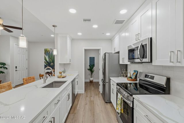 2022 E River Rd Unit 203, Tucson, AZ 85718