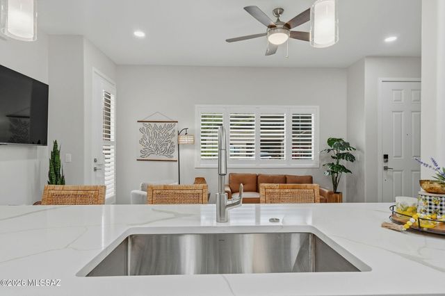 2022 E River Rd Unit 203, Tucson, AZ 85718