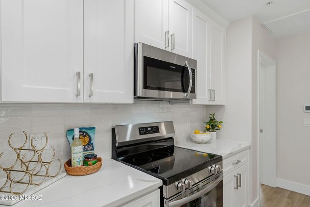 2022 E River Rd Unit 203, Tucson, AZ 85718