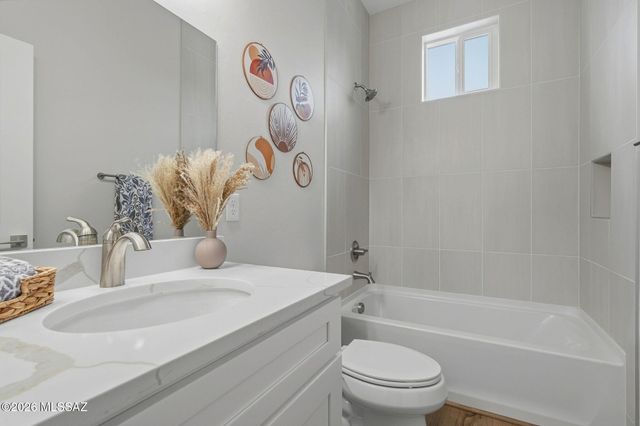 2022 E River Rd Unit 203, Tucson, AZ 85718