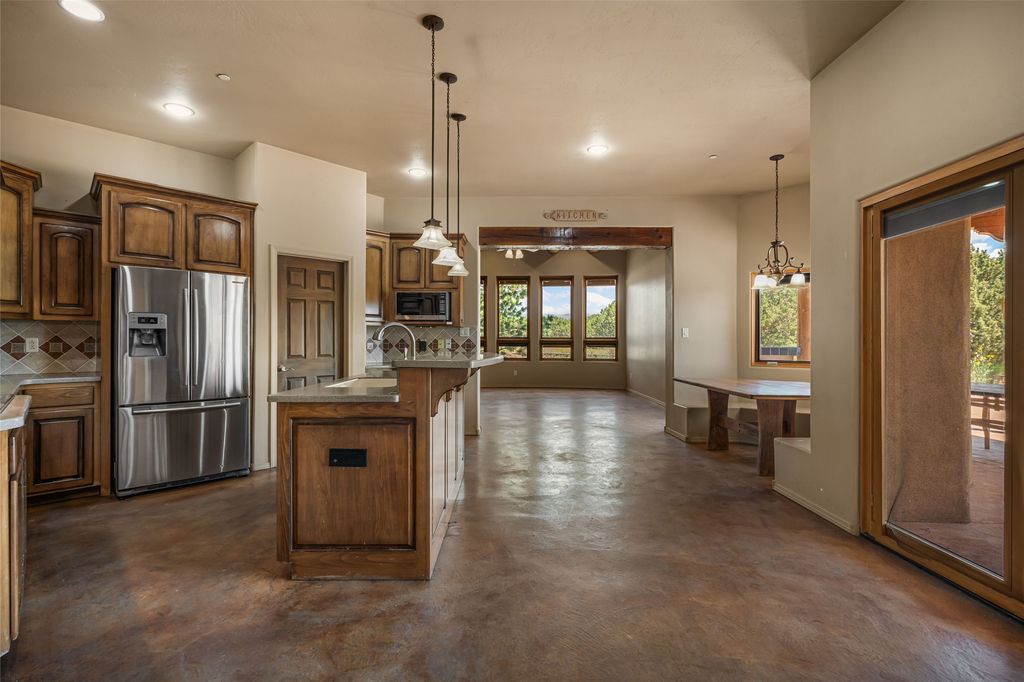 12 Estancia Court, Santa Fe, NM 87506