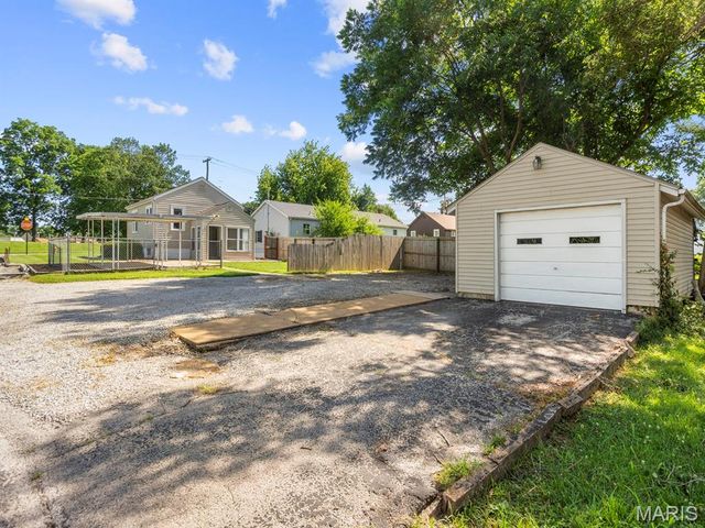 524 W Morgan Street, Swansea, IL 62226