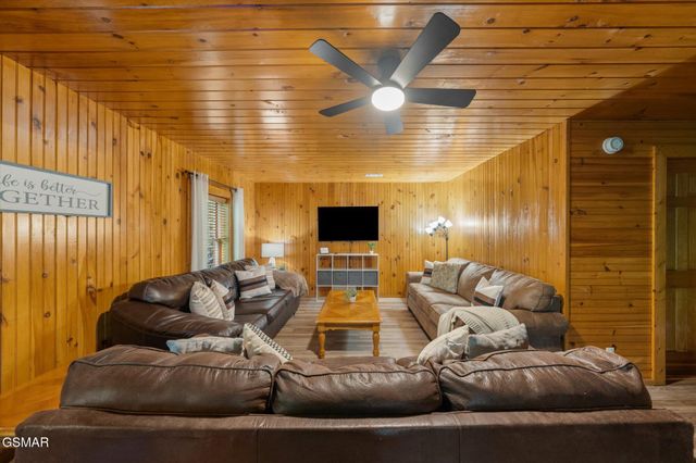 3342 Twin City Way, Pigeon Forge, TN 37863