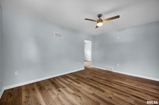 225 GRANDVIEW Avenue, East Peoria, IL 61611