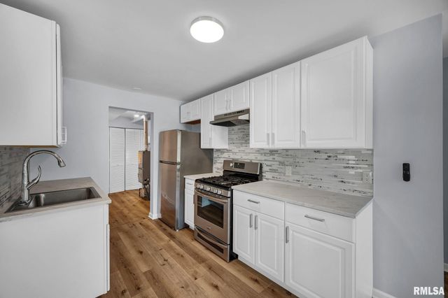 225 GRANDVIEW Avenue, East Peoria, IL 61611