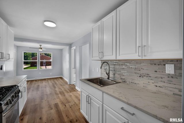225 GRANDVIEW Avenue, East Peoria, IL 61611